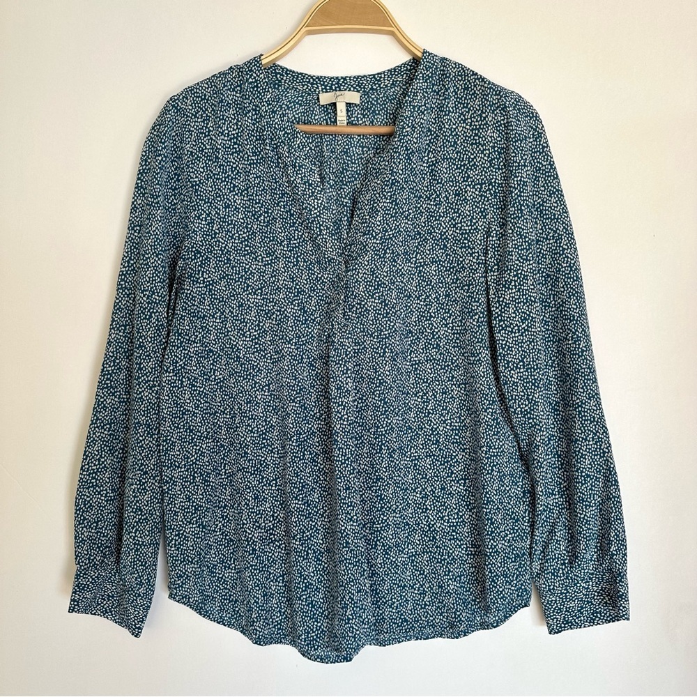 Joie Women 100% Silk Blouse Blue and White Polka Dot With Buttons On Sleeve S